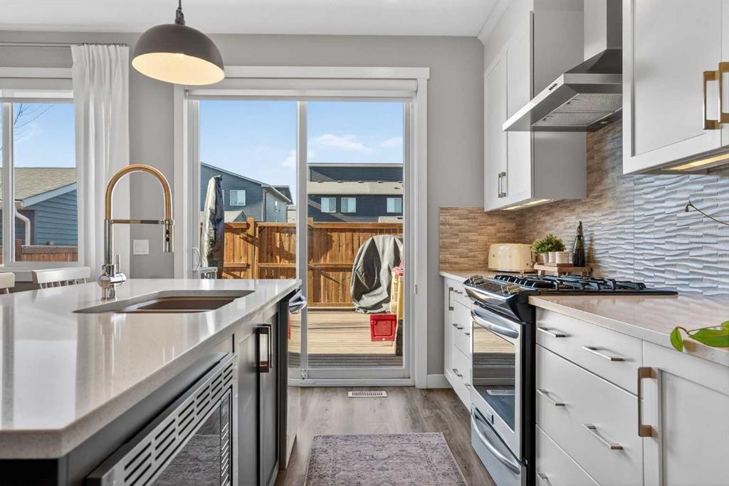 29 Howse Street Ne, Calgary, AB - Indoor Photo Showing Kitchen With Upgraded Kitchen