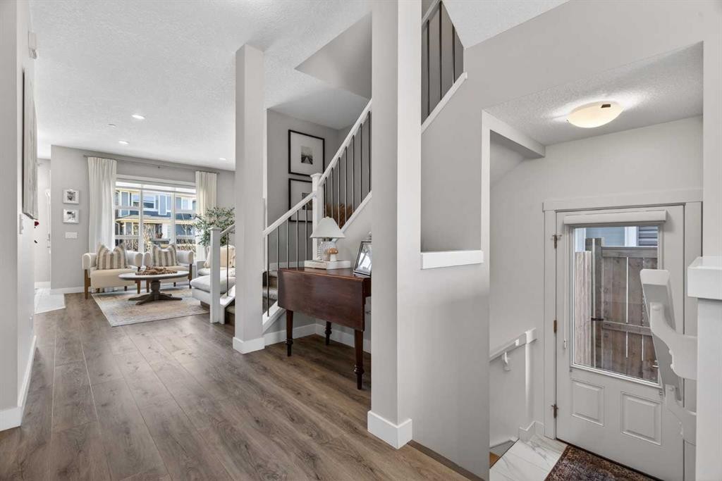 29 Howse Street Ne, Calgary, AB - Indoor Photo Showing Other Room