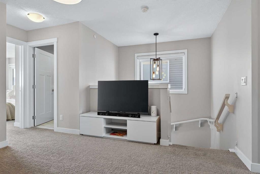 29 Howse Street Ne, Calgary, AB - Indoor Photo Showing Other Room