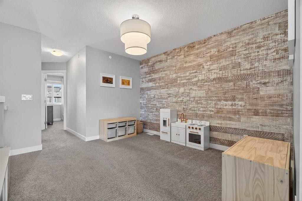 29 Howse Street Ne, Calgary, AB - Indoor Photo Showing Other Room