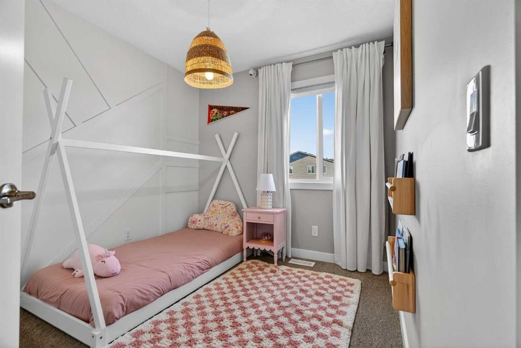 29 Howse Street Ne, Calgary, AB - Indoor Photo Showing Other Room