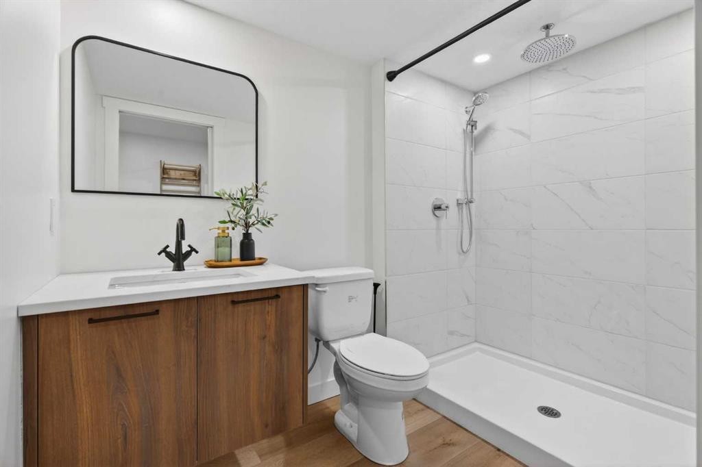 29 Howse Street Ne, Calgary, AB - Indoor Photo Showing Bathroom