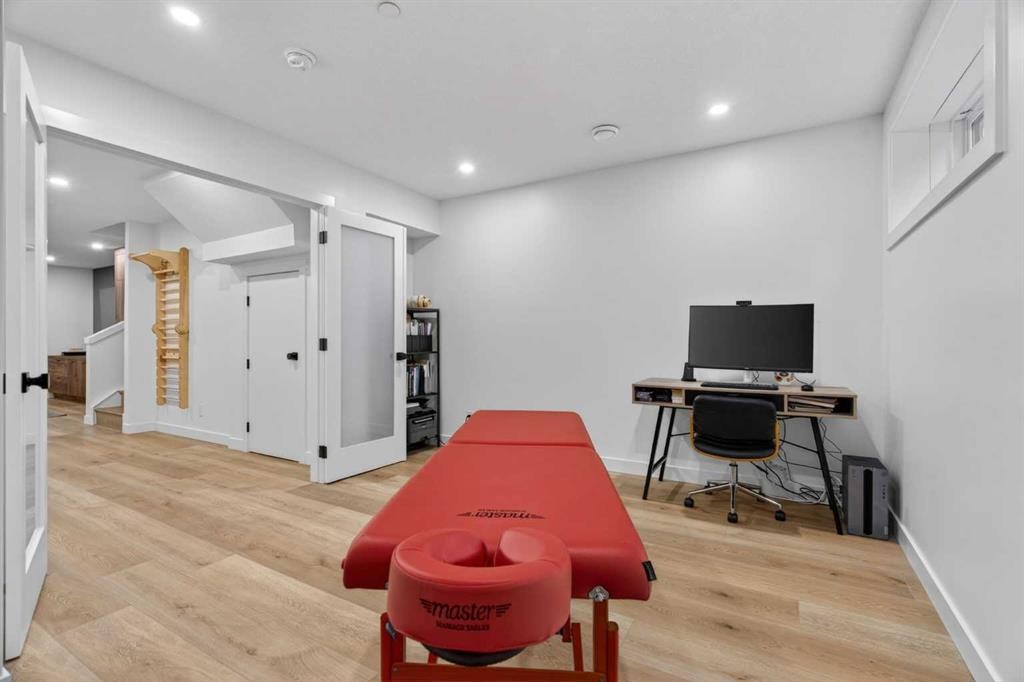 29 Howse Street Ne, Calgary, AB - Indoor