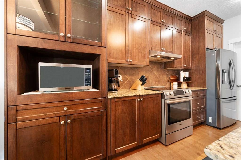 295 Prairie Springs Crescent Sw, Airdrie, AB - Indoor Photo Showing Kitchen With Stainless Steel Kitchen