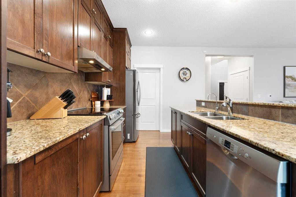 295 Prairie Springs Crescent Sw, Airdrie, AB - Indoor Photo Showing Kitchen With Double Sink