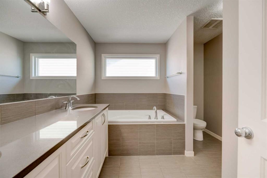 2016 Brightoncrest Green Se, Calgary, AB - Indoor Photo Showing Bathroom
