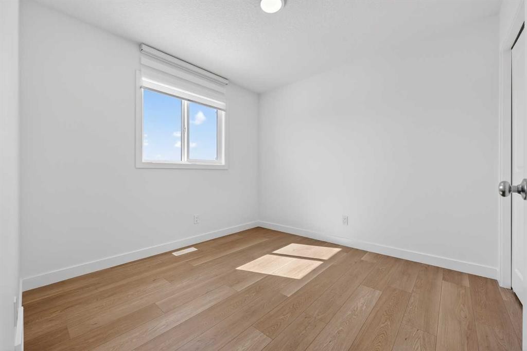 83 Legacy Passage Se, Calgary, AB - Indoor Photo Showing Other Room