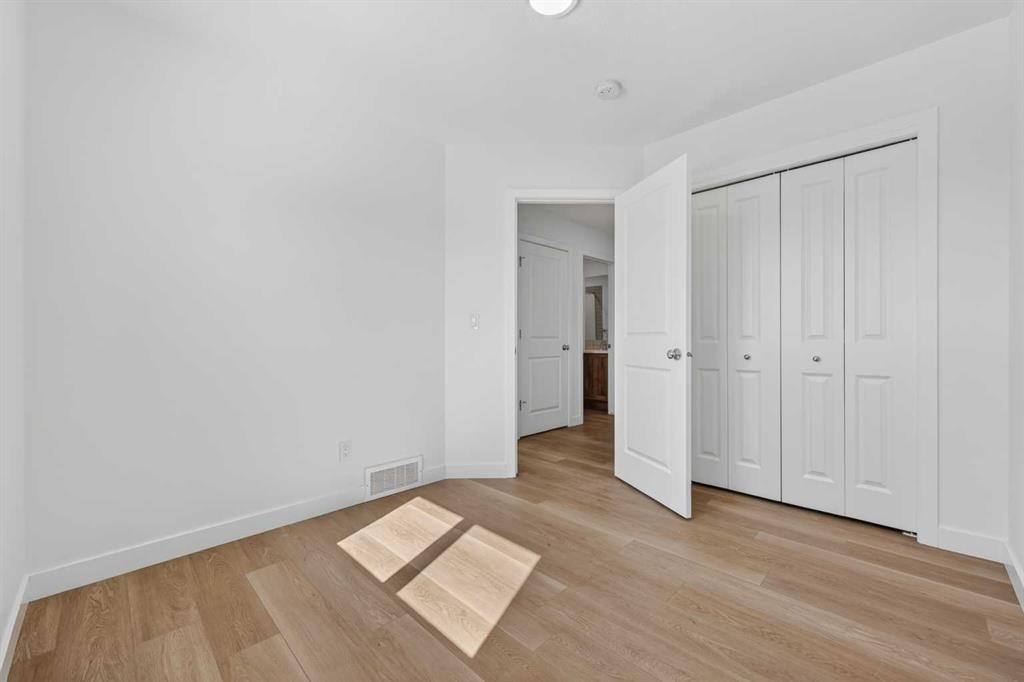 83 Legacy Passage Se, Calgary, AB - Indoor Photo Showing Other Room