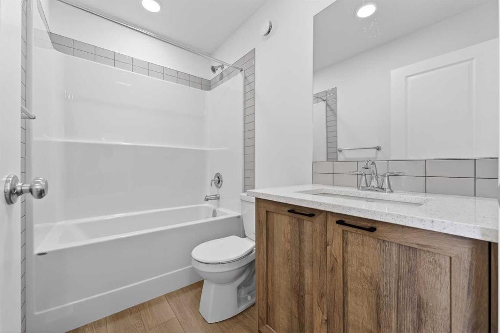 83 Legacy Passage Se, Calgary, AB - Indoor Photo Showing Bathroom