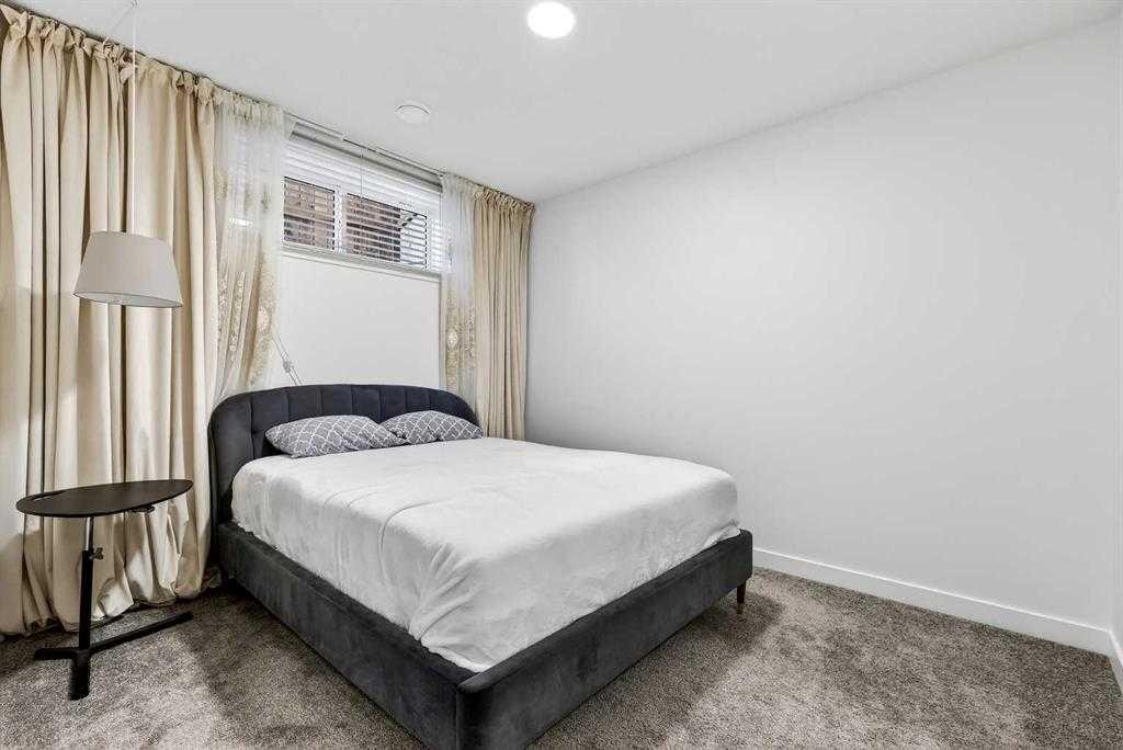 83 Legacy Passage Se, Calgary, AB - Indoor Photo Showing Bedroom