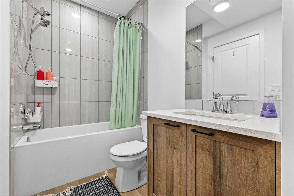 83 Legacy Passage Se, Calgary, AB - Indoor Photo Showing Bathroom