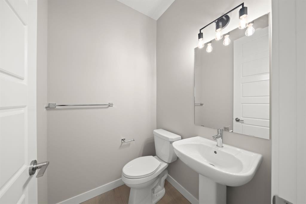21 Sora Gate Se, Calgary, AB - Indoor Photo Showing Bathroom