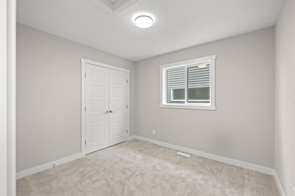 21 Sora Gate Se, Calgary, AB - Indoor Photo Showing Other Room