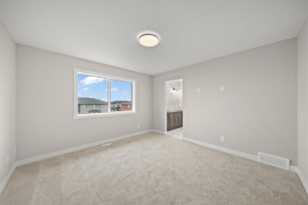 21 Sora Gate Se, Calgary, AB - Indoor Photo Showing Other Room