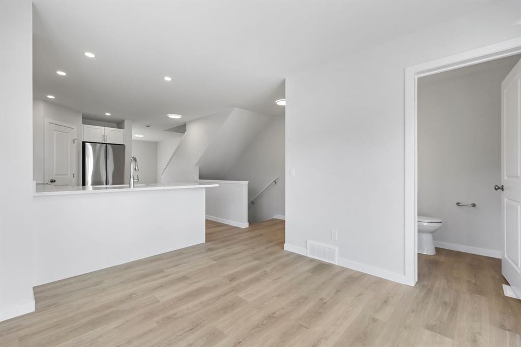 9 Park Lane, Didsbury, AB - Indoor Photo Showing Other Room