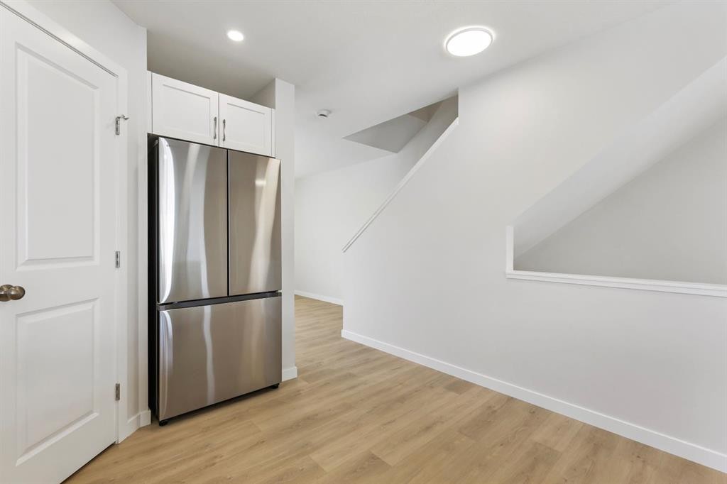 9 Park Lane, Didsbury, AB - Indoor Photo Showing Other Room