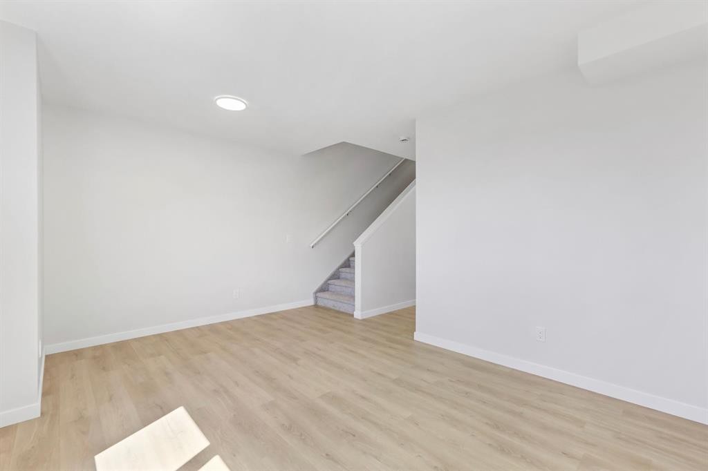 9 Park Lane, Didsbury, AB - Indoor Photo Showing Other Room