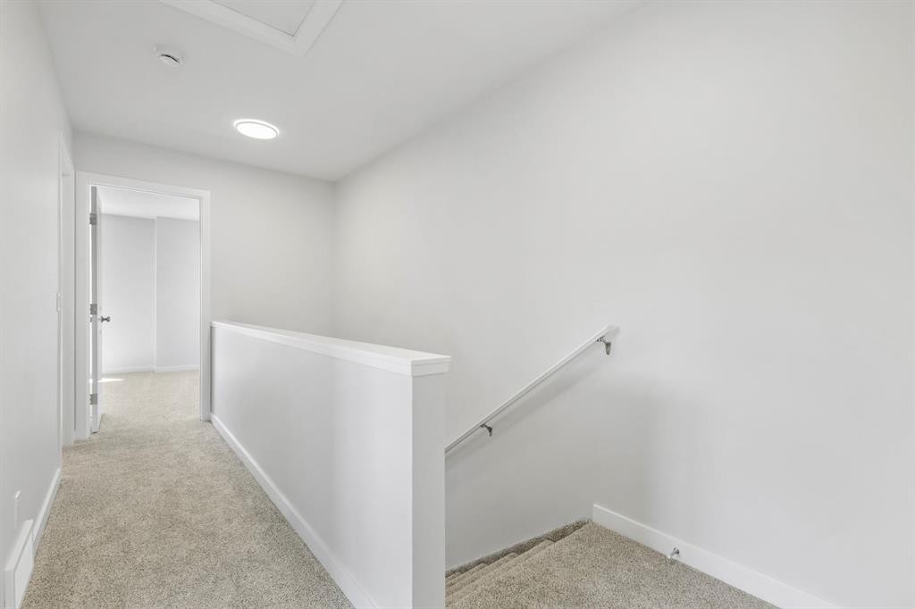 9 Park Lane, Didsbury, AB - Indoor Photo Showing Other Room