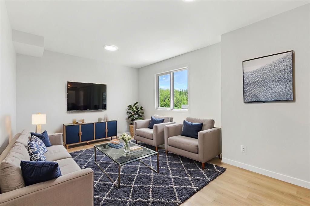 9 Park Lane, Didsbury, AB - Indoor Photo Showing Living Room