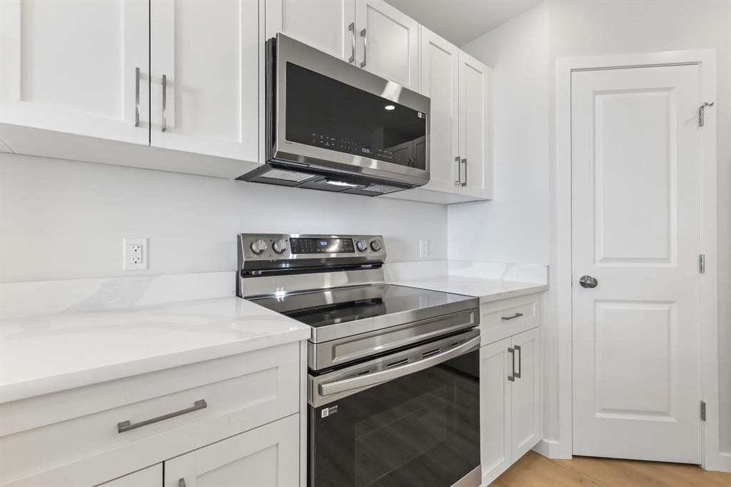 9 Park Lane, Didsbury, AB - Indoor Photo Showing Kitchen