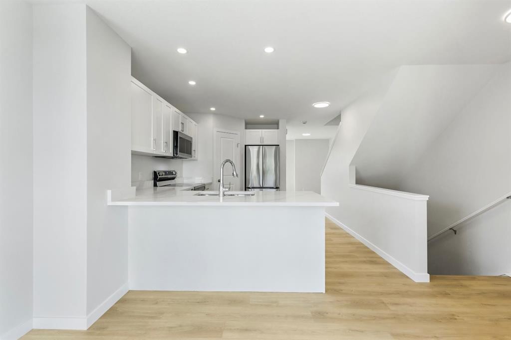 9 Park Lane, Didsbury, AB - Indoor