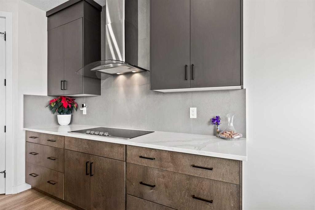 68 Walcrest View Se, Calgary, AB - Indoor Photo Showing Kitchen