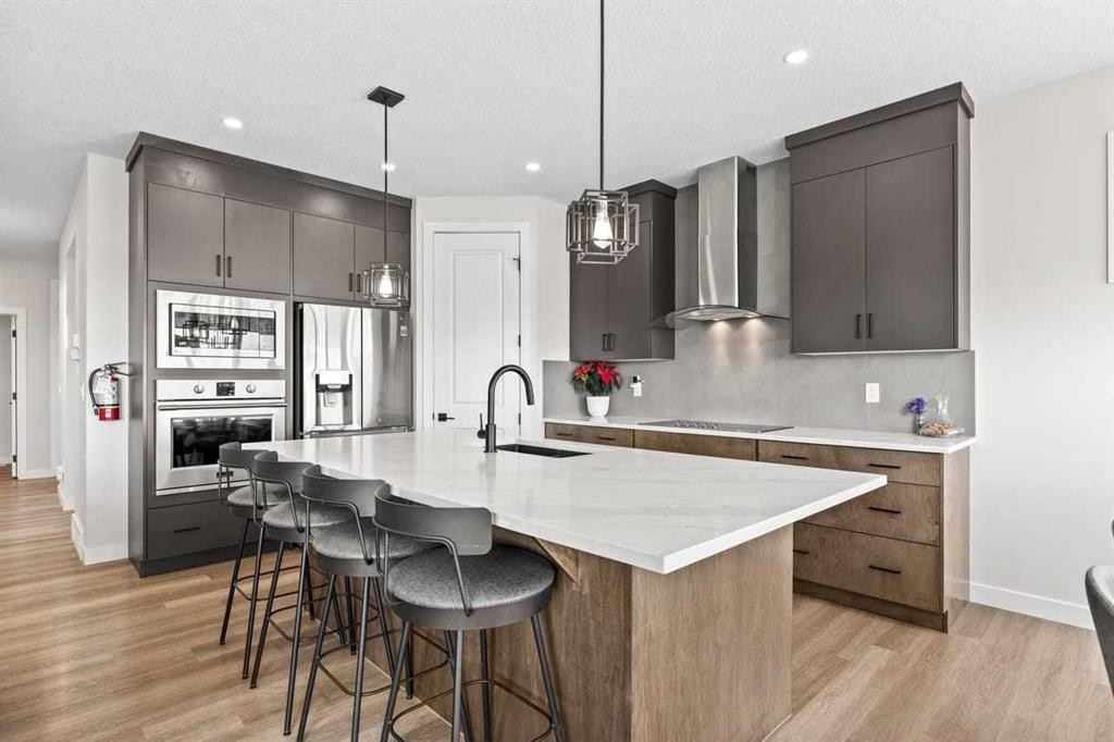 68 Walcrest View Se, Calgary, AB - Indoor Photo Showing Kitchen With Upgraded Kitchen