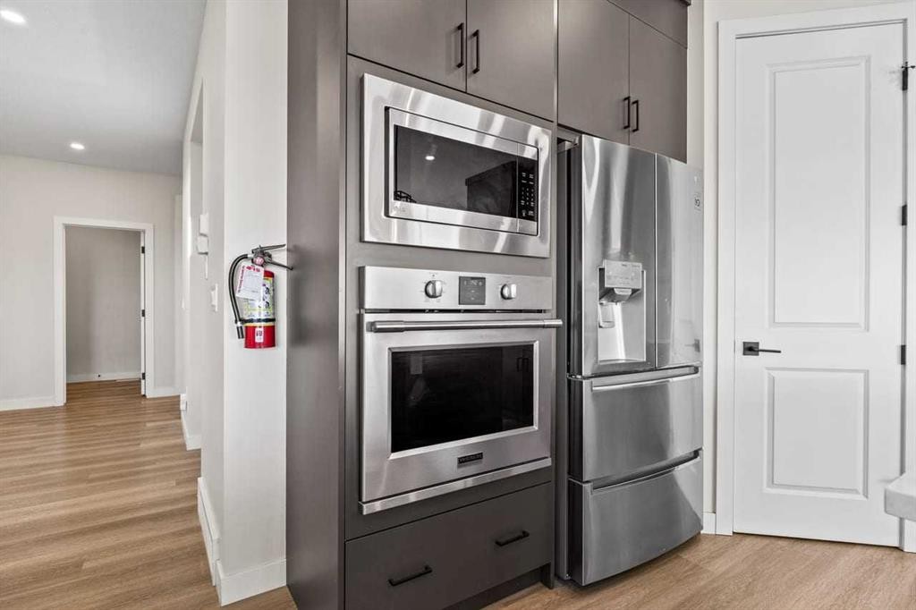 68 Walcrest View Se, Calgary, AB - Indoor Photo Showing Kitchen