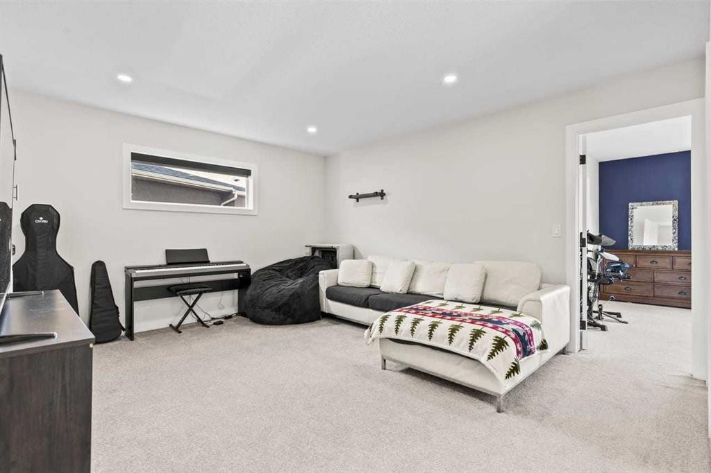 68 Walcrest View Se, Calgary, AB - Indoor