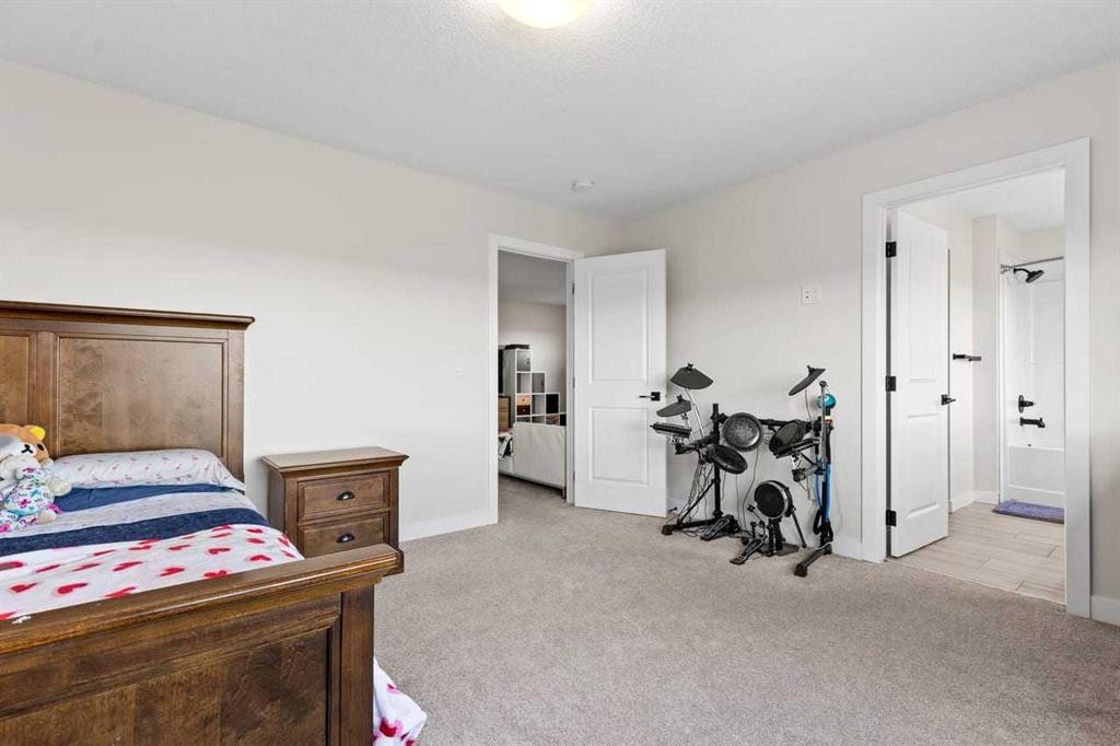 68 Walcrest View Se, Calgary, AB - Indoor Photo Showing Bedroom