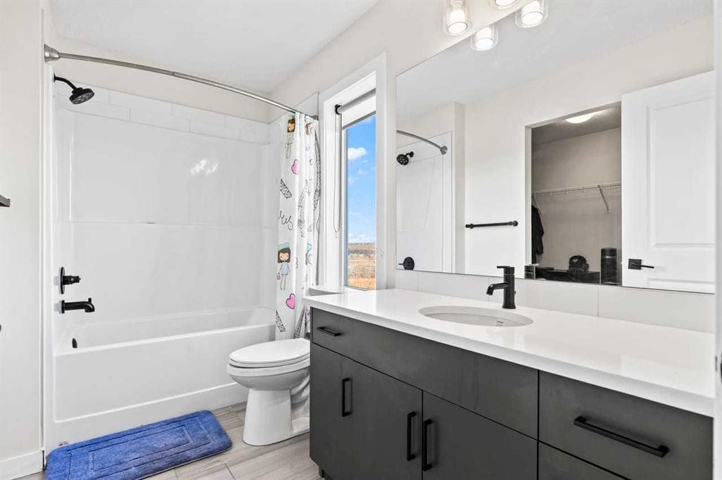 68 Walcrest View Se, Calgary, AB - Indoor Photo Showing Bathroom