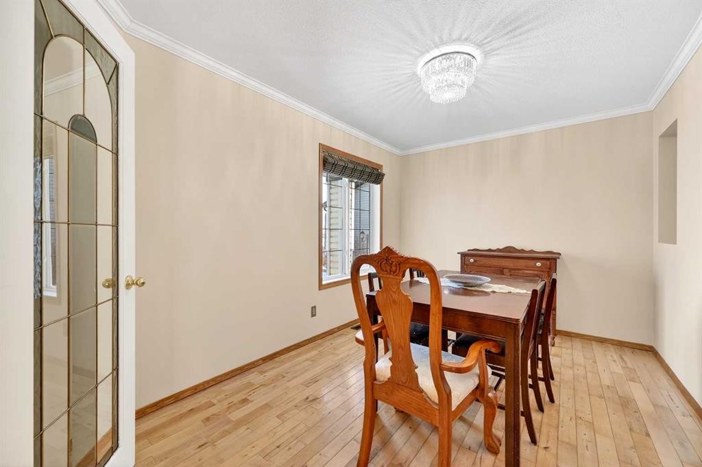 30 Tuscarora Way Nw, Calgary, AB - Indoor Photo Showing Dining Room