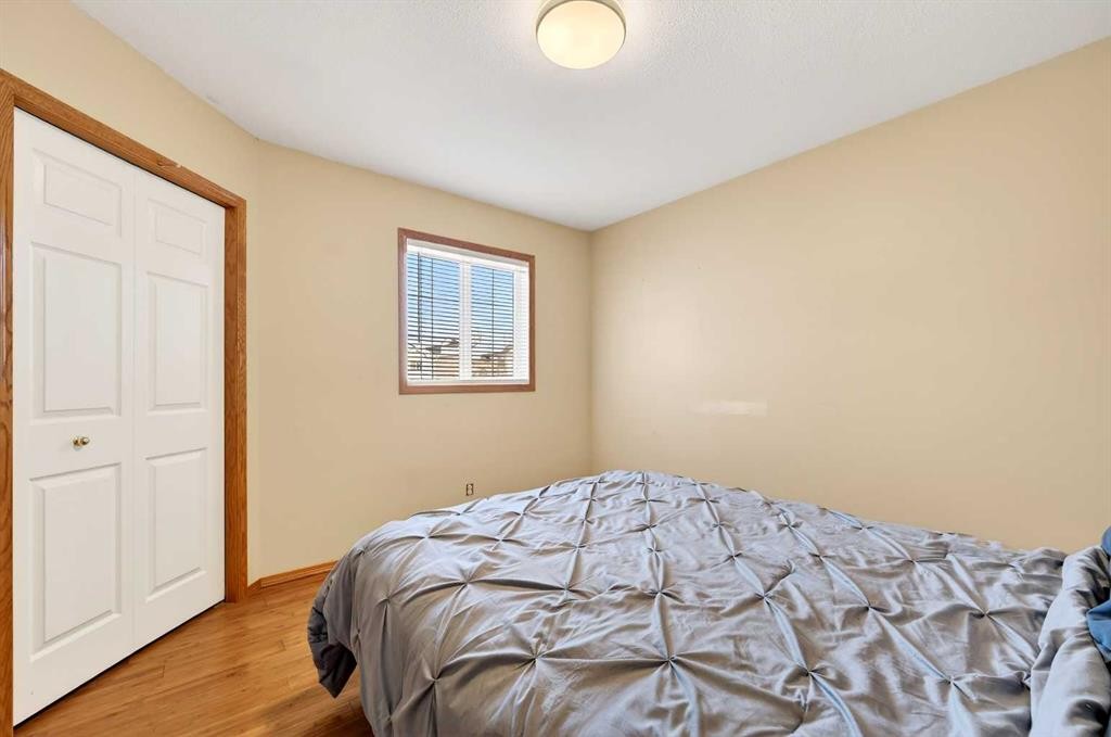 30 Tuscarora Way Nw, Calgary, AB - Indoor Photo Showing Bedroom