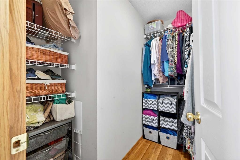 30 Tuscarora Way Nw, Calgary, AB - Indoor With Storage