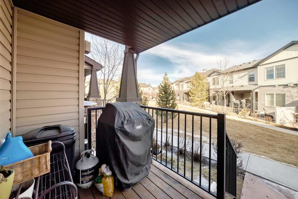 48 Copperpond Landing Se, Calgary, AB - Outdoor With Exterior