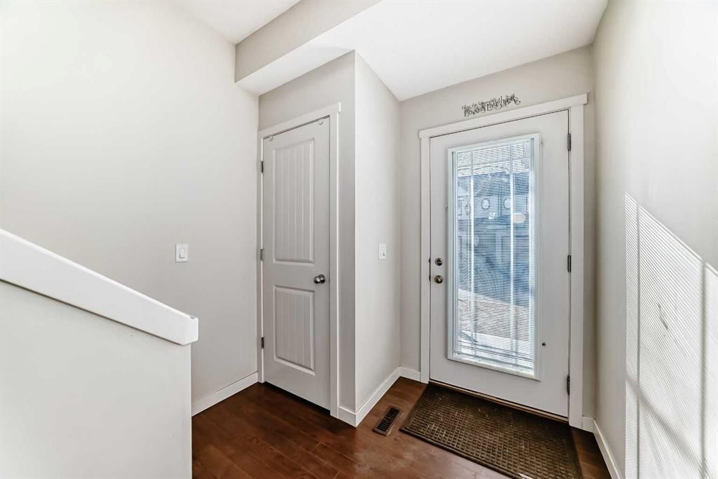 48 Copperpond Landing Se, Calgary, AB - Indoor Photo Showing Other Room