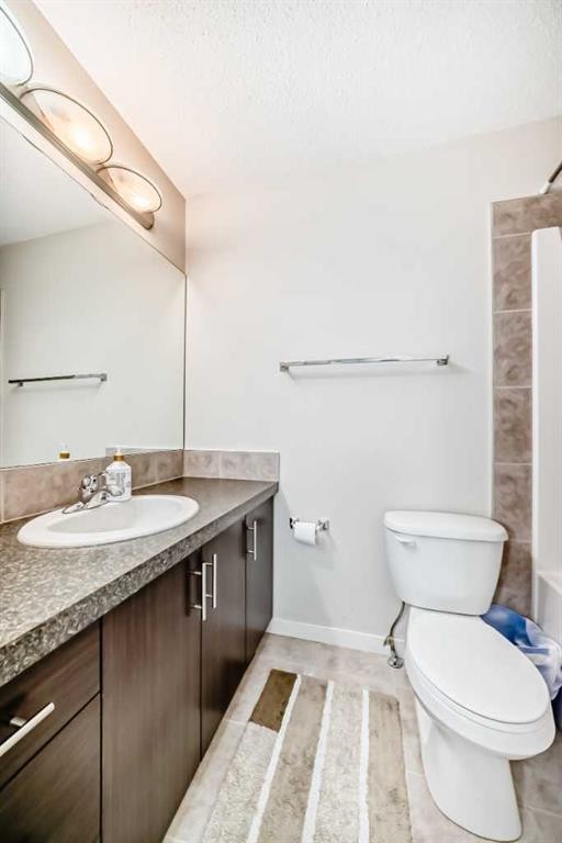 48 Copperpond Landing Se, Calgary, AB - Indoor Photo Showing Bathroom