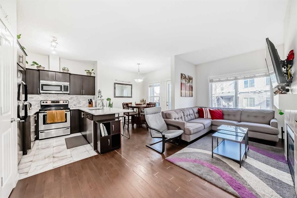 48 Copperpond Landing Se, Calgary, AB - Indoor