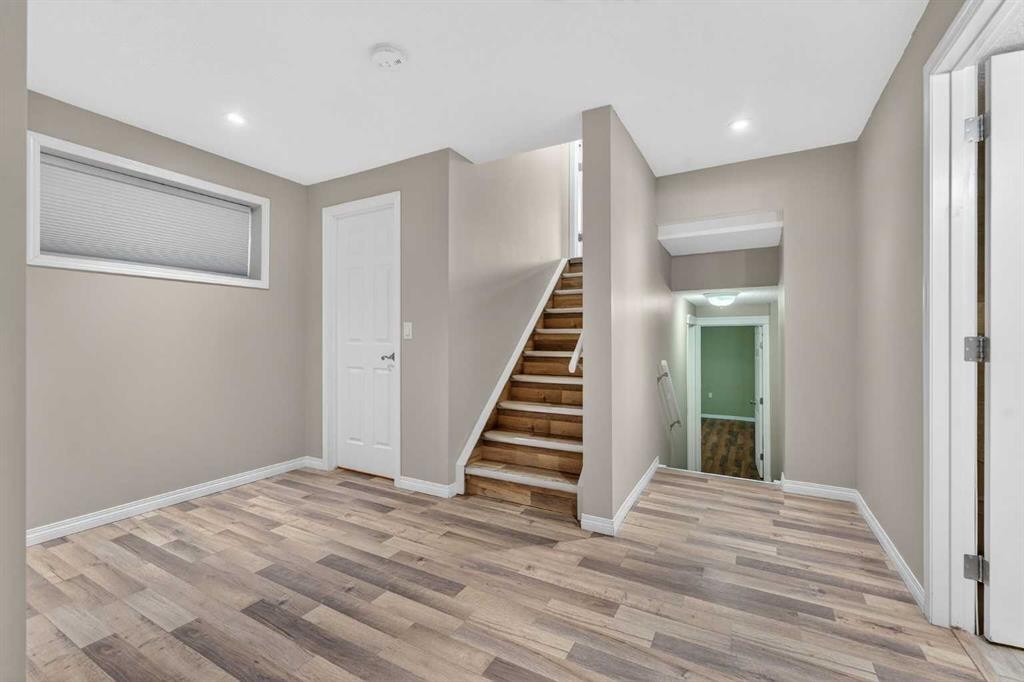 87 Saddlebrook Gardens Ne, Calgary, AB - Indoor Photo Showing Other Room