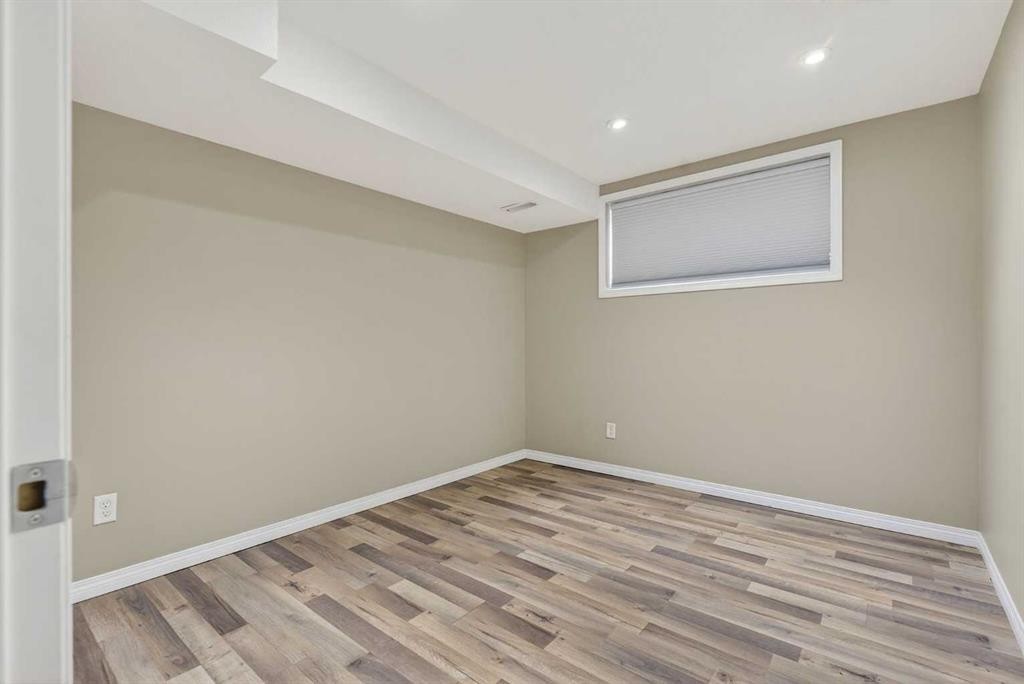 87 Saddlebrook Gardens Ne, Calgary, AB - Indoor Photo Showing Other Room