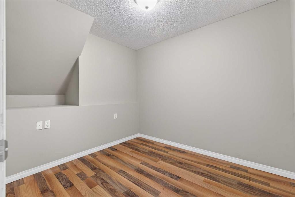 87 Saddlebrook Gardens Ne, Calgary, AB - Indoor Photo Showing Other Room
