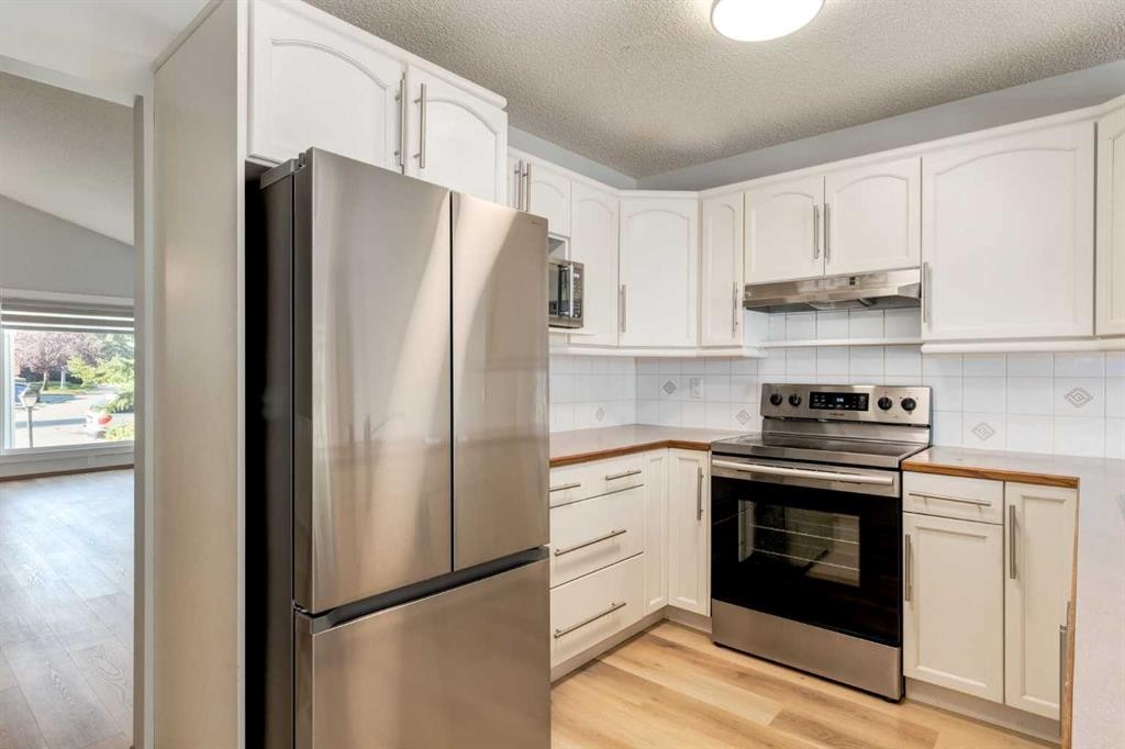 44 Citadel Manor Nw, Calgary, AB - Indoor Photo Showing Kitchen With Stainless Steel Kitchen