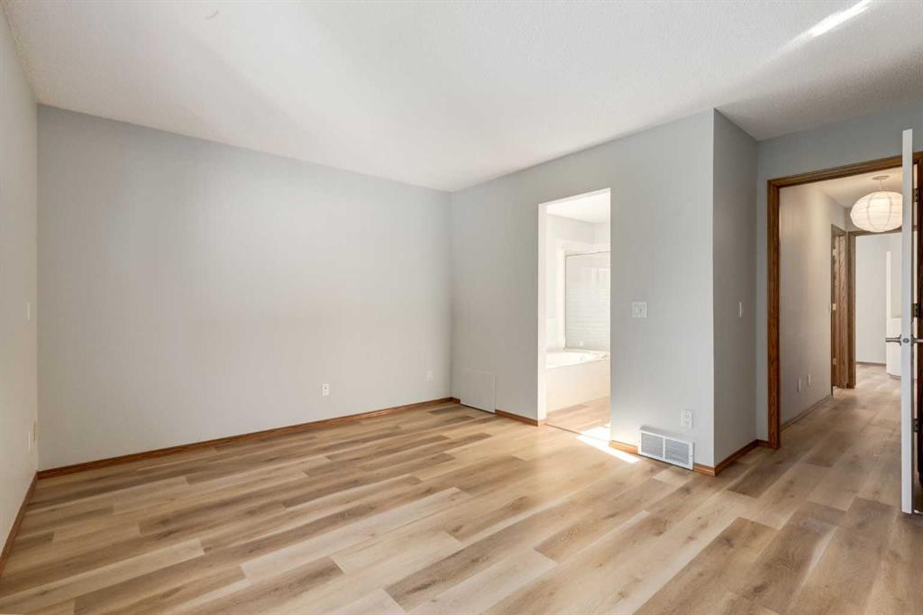 44 Citadel Manor Nw, Calgary, AB - Indoor Photo Showing Other Room