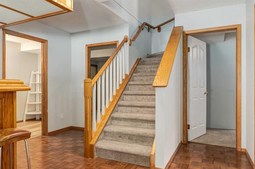 44 Citadel Manor Nw, Calgary, AB - Indoor Photo Showing Other Room