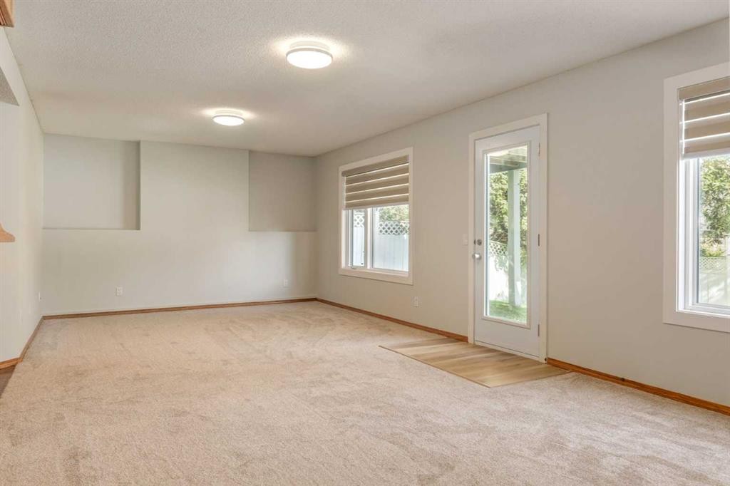 44 Citadel Manor Nw, Calgary, AB - Indoor Photo Showing Other Room