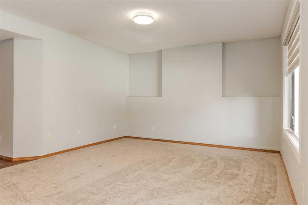 44 Citadel Manor Nw, Calgary, AB - Indoor Photo Showing Other Room