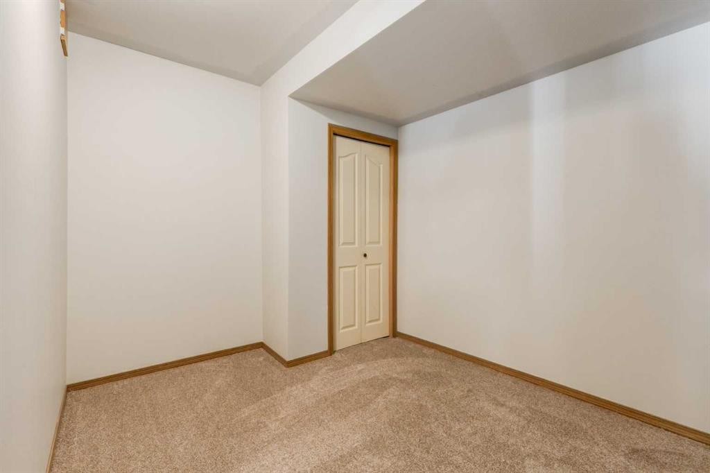 44 Citadel Manor Nw, Calgary, AB - Indoor Photo Showing Other Room