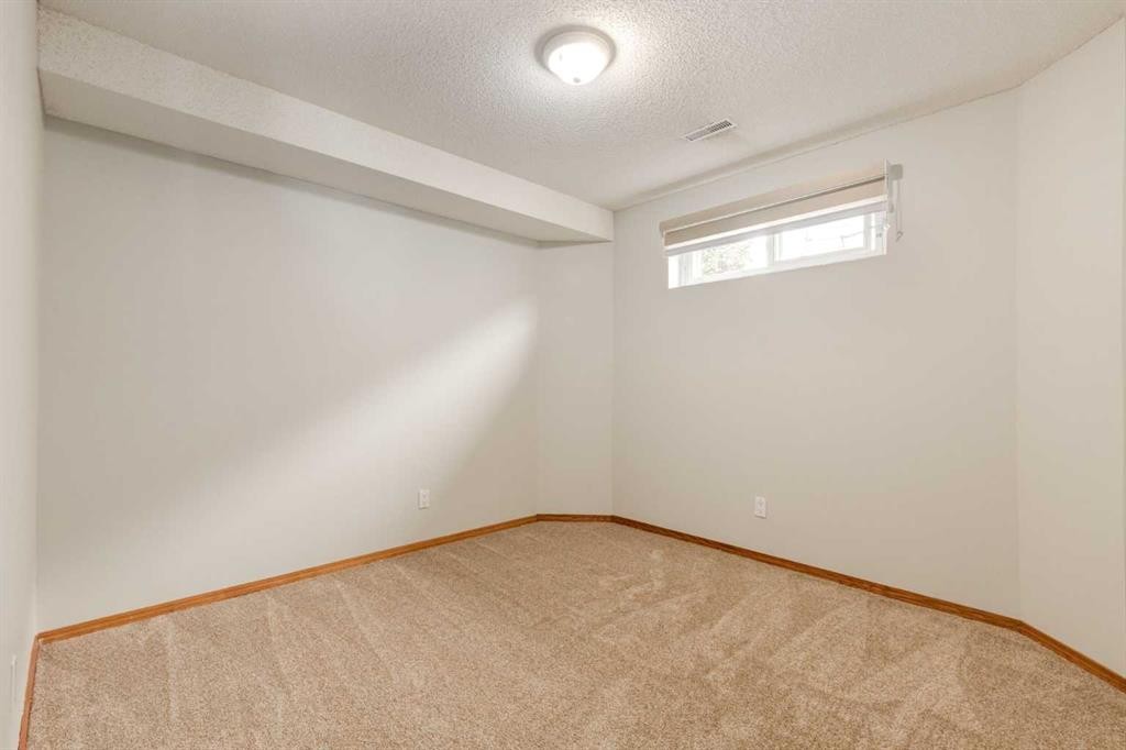 44 Citadel Manor Nw, Calgary, AB - Indoor Photo Showing Other Room