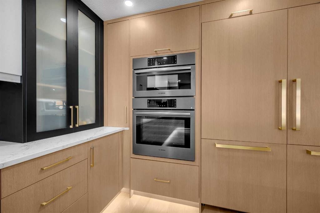 4239 Vauxhall Crescent Nw, Calgary, AB - Indoor Photo Showing Kitchen