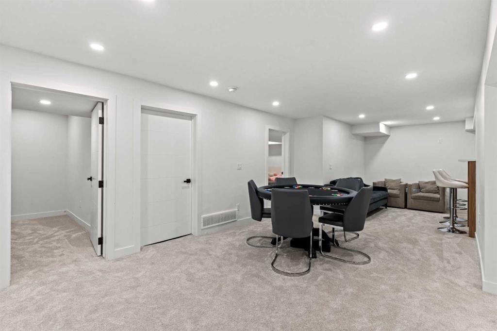 4239 Vauxhall Crescent Nw, Calgary, AB - Indoor